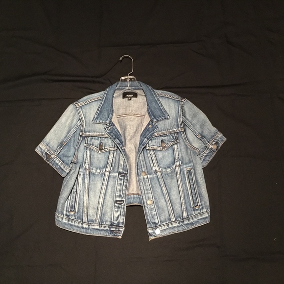 Woman’s coat - Picture 1 of 2